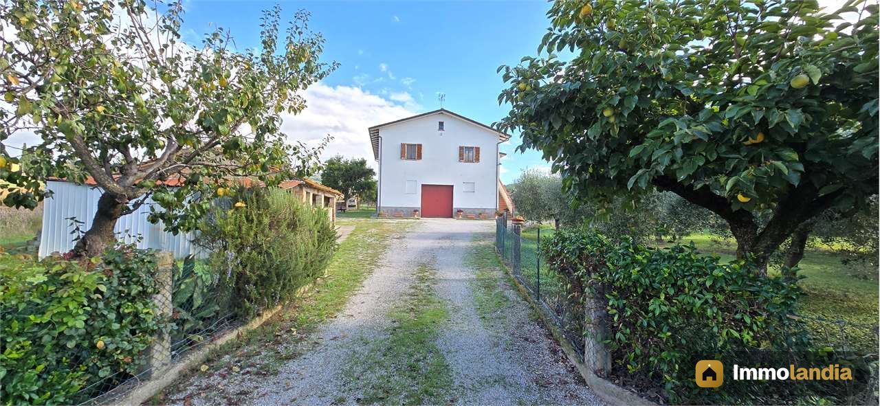 Casolare di campagna con terreno privato – Piccione, Perugia