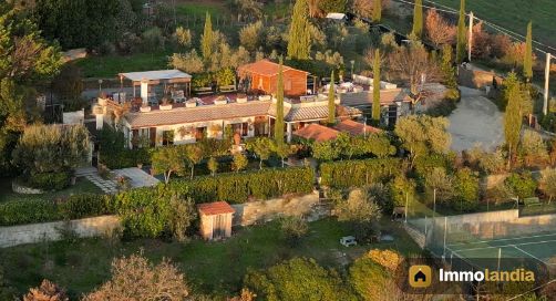 Casale in vendita con piscina a Montebitorno Magione Umbria