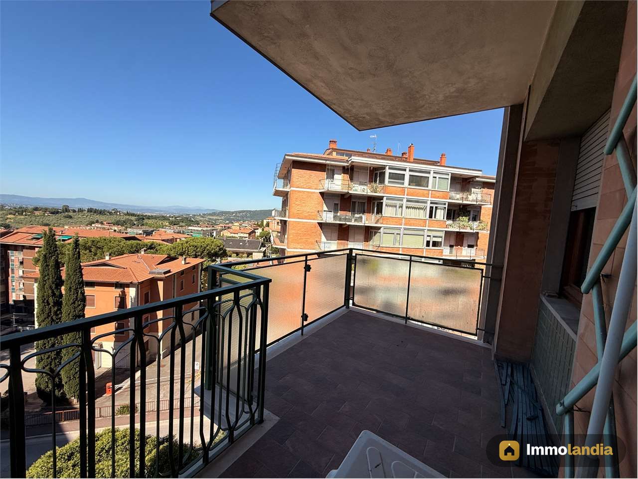 Appartamento ristrutturato con 4 camere.