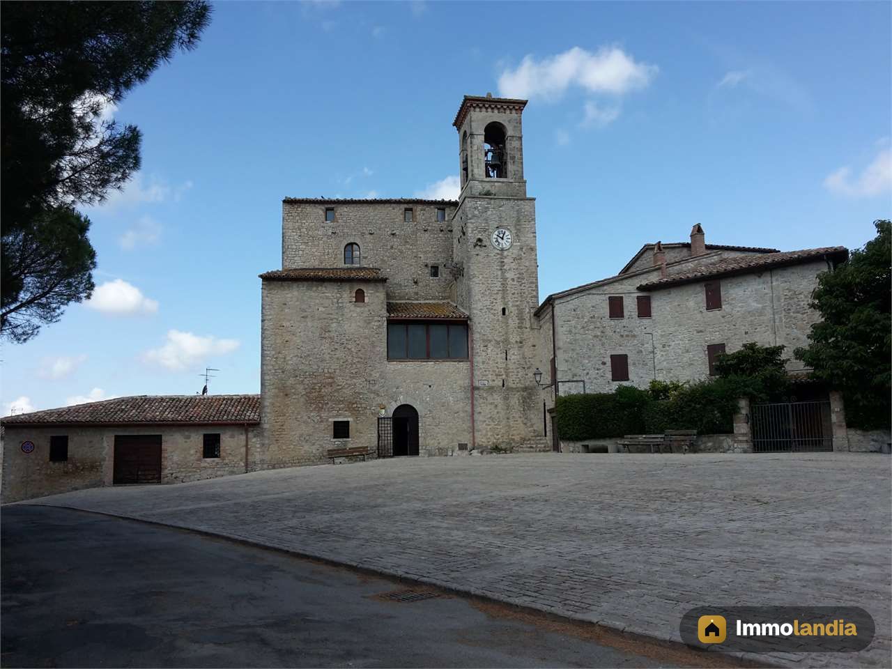 Todi, Castello Izzalini: in vendita bilocale n. 9 Primo Piano