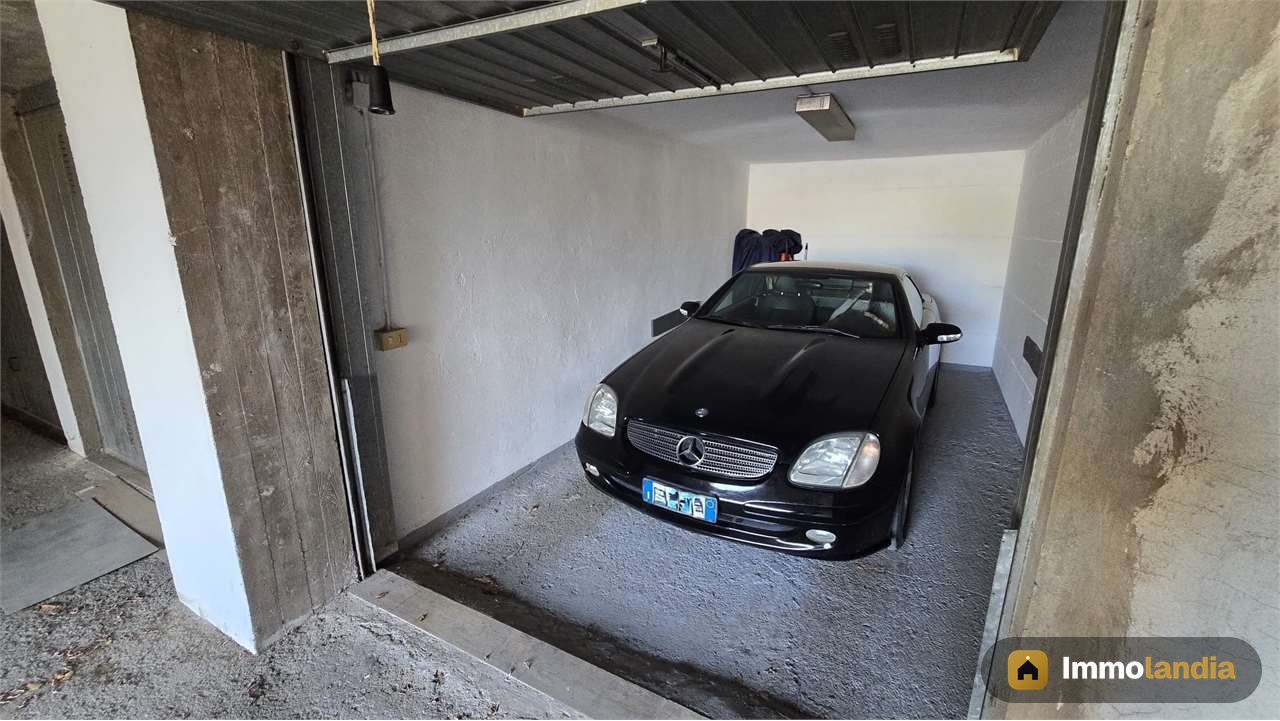 Garage in vendita a Perugia zona centrale, contesto tranquillo