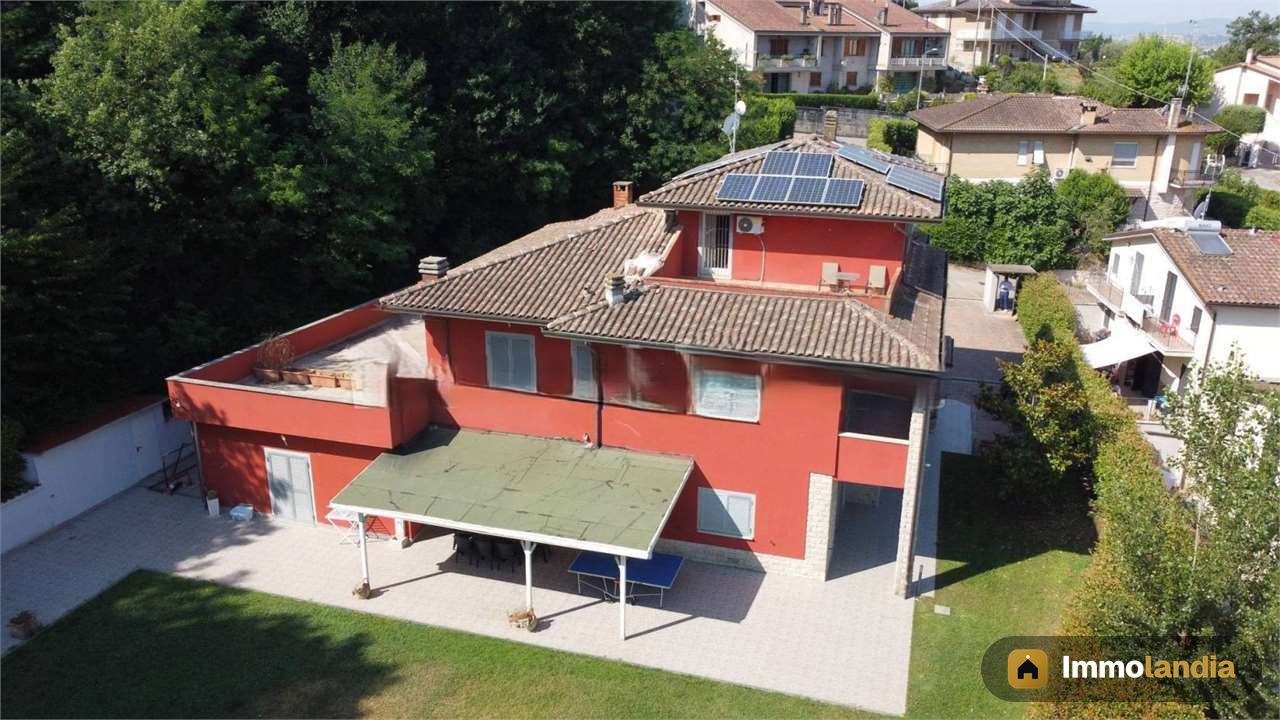 ESCLUSIVA VILLA PANORAMICA CON PISCINA, PARCO PRIVATO E AREA WELLNESS