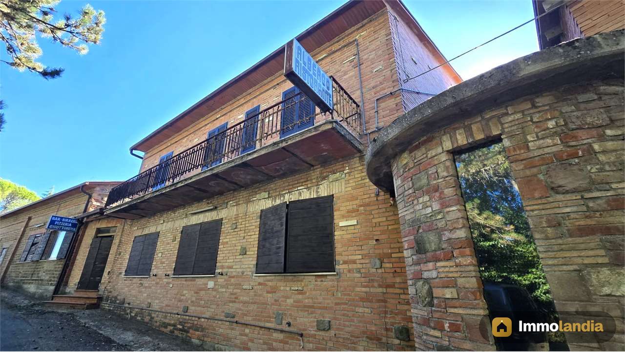 COMPLESSO IMMOBILIARE DI CIRCA 700 MQ – CAMBIO DI DESTINAZIONE D'USO GIÀ APPROVATO