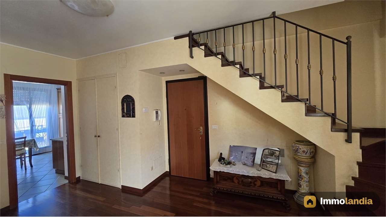 CAMERA CON BAGNO PRIVATO IN APPARTAMENTO DUPLEX CONDIVISO