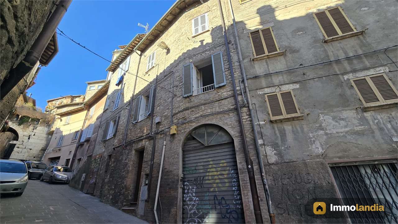 Vendesi due appartamenti adiacenti primo piano centro storico Perugia
